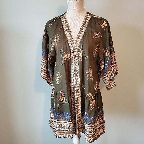Angie Womens Green Kamuto Floral V Neck Blouse Top NWT Short Sleeve Size Small - Picture 1 of 6